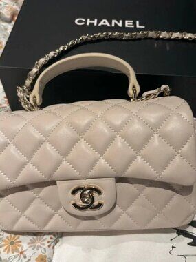 💎Chanel White Quilted Shoulder Bag with Sliver Chain